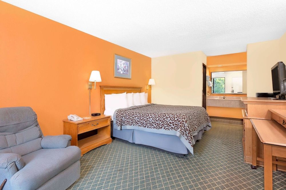 Standard Room, 1 King Bed