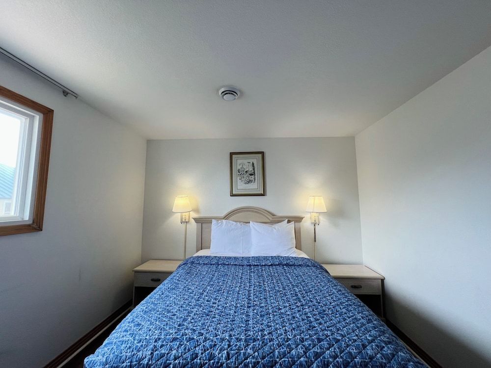 Queen Two-Bedroom Suite - Non Smoking