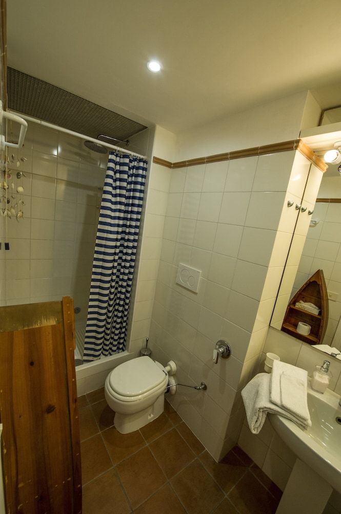 Bed & Breakfast A Casa di Lia a Roma Comfort Double Room Single Use, Private Bathroom 10