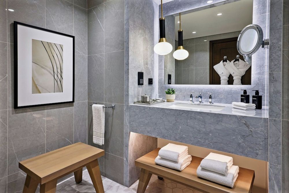 Paris Marriott Champs Elysees Hotel Superior Queen Room 4