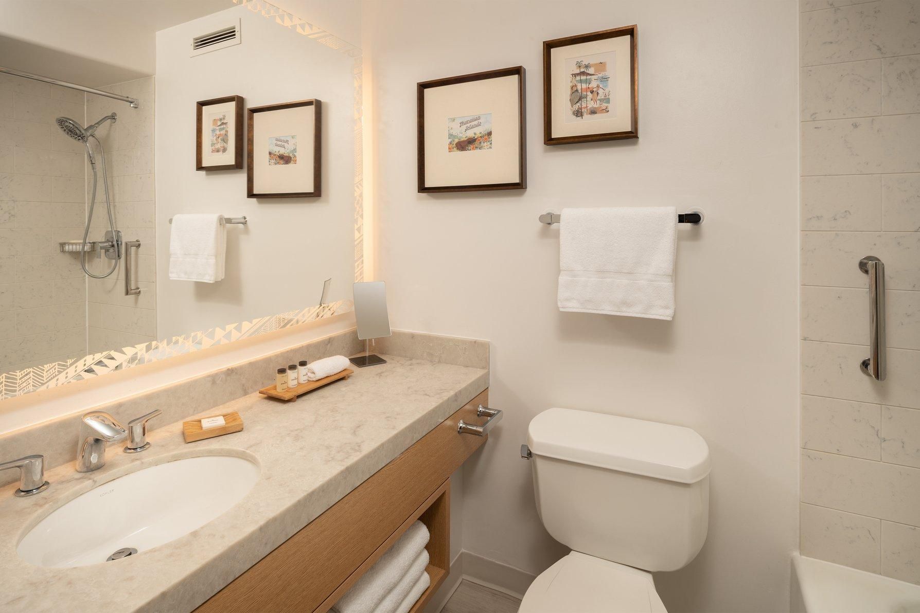 Deluxe Oceanfront Queen, Guest room, 2 Queen