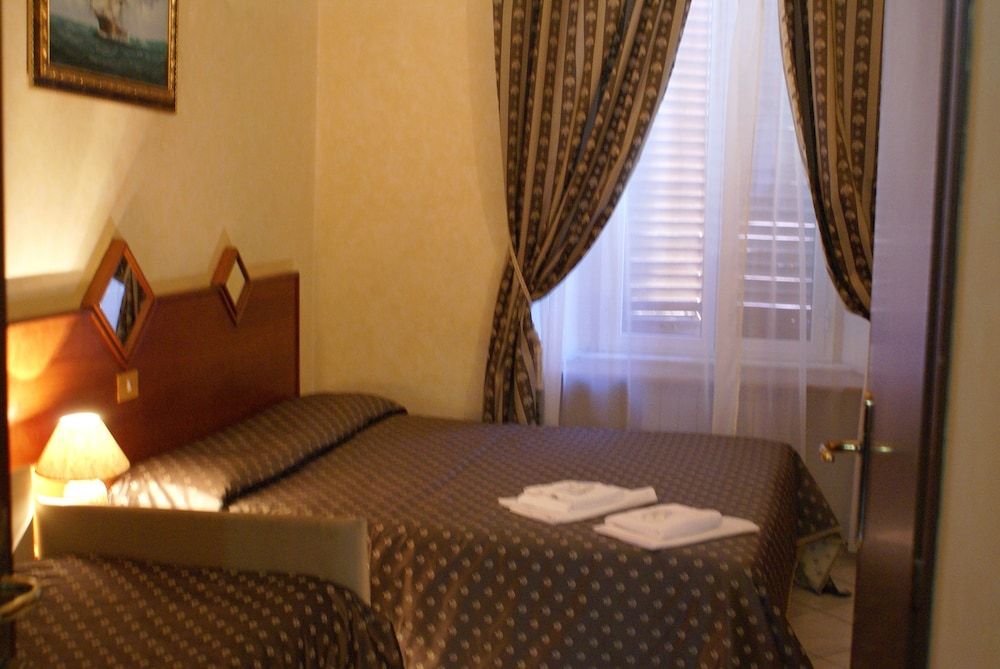 undefined Hotel Farini 10