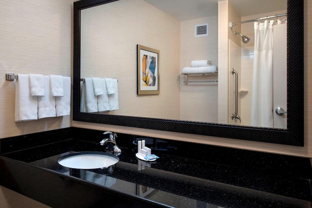 Room, 1 King Bed (Hearing Accessible)