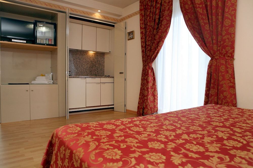 Hotel Excelsior Deluxe Double Room Single Use 4