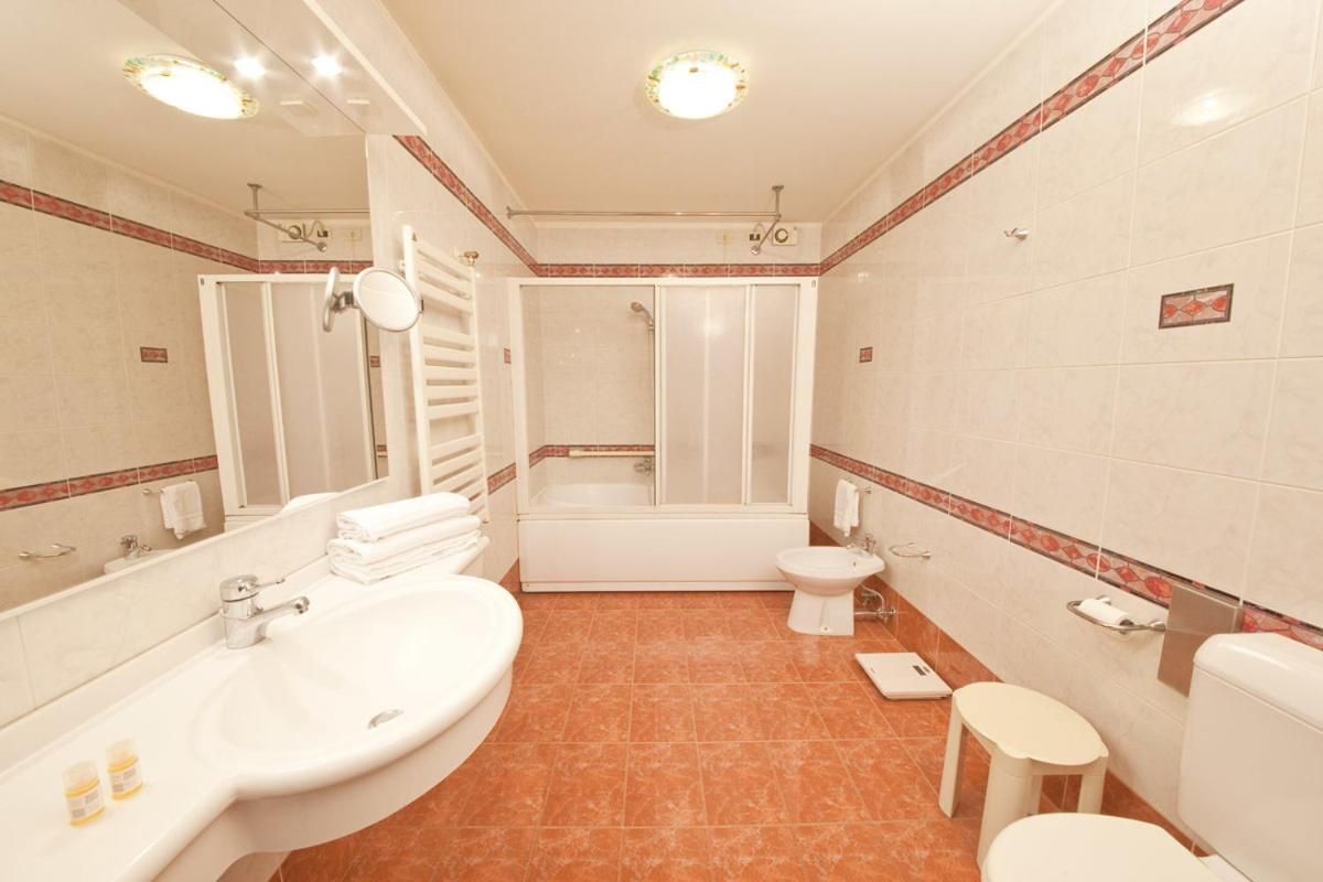 Hotel Excelsior Deluxe Double or Twin Room 2