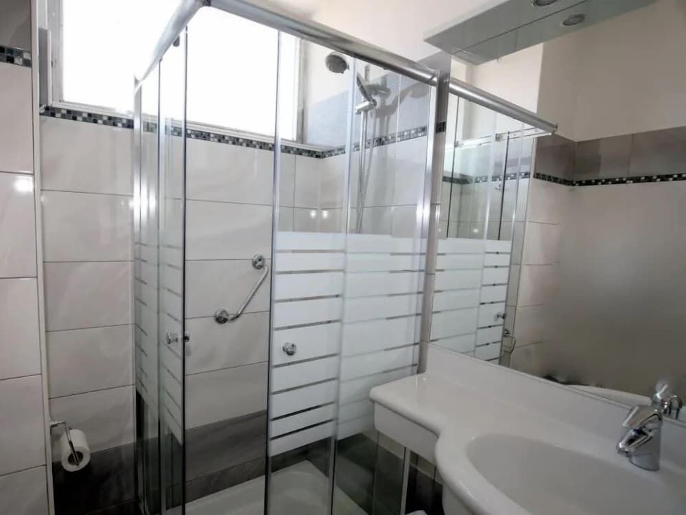 Hotel Excelsior Standard Quadruple Room 4