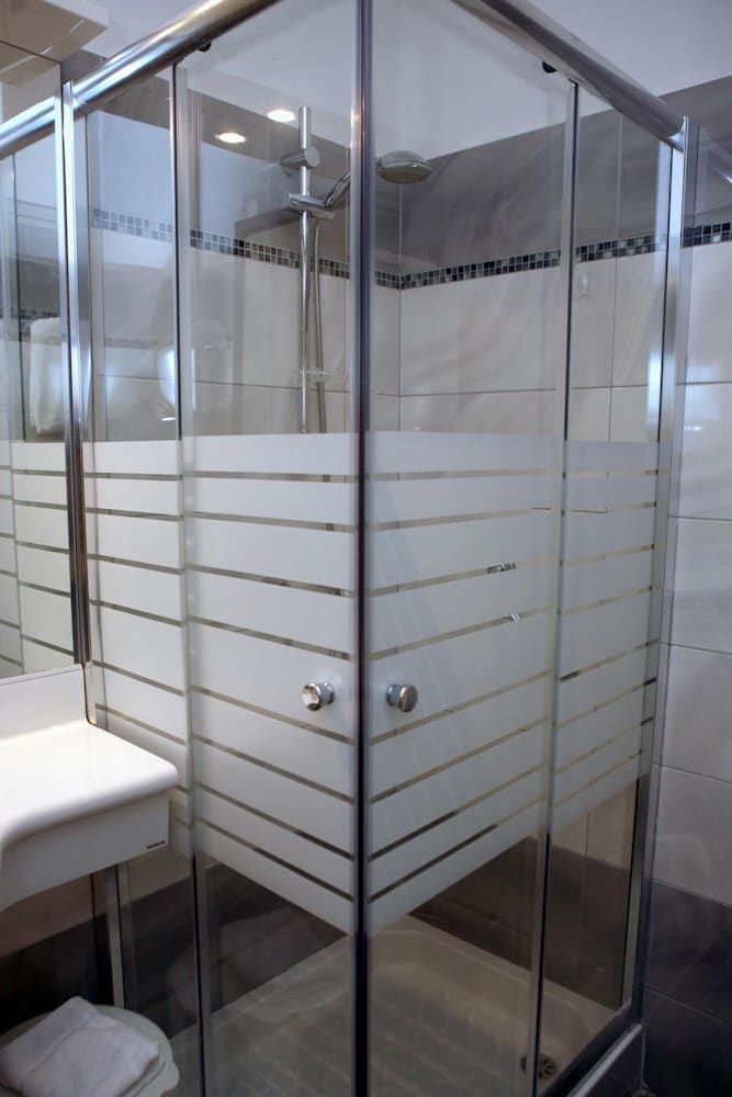 Hotel Excelsior Standard Quadruple Room 4