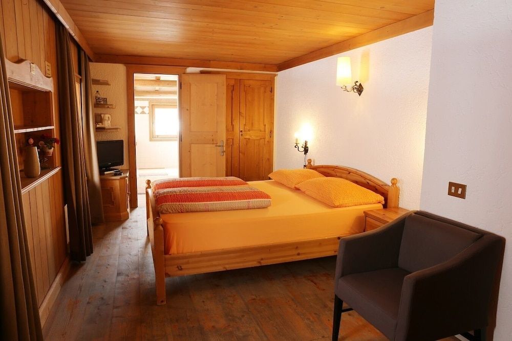 Baita Luleta Suite, Jetted Tub 3