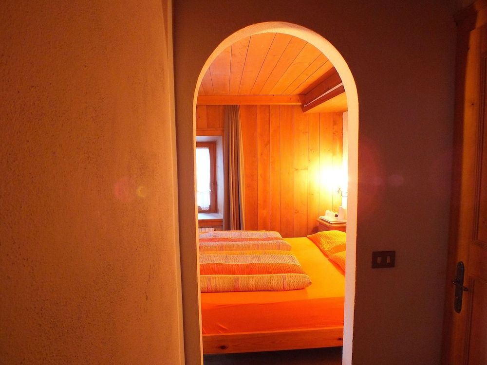 Baita Luleta Double Room, Ensuite 8