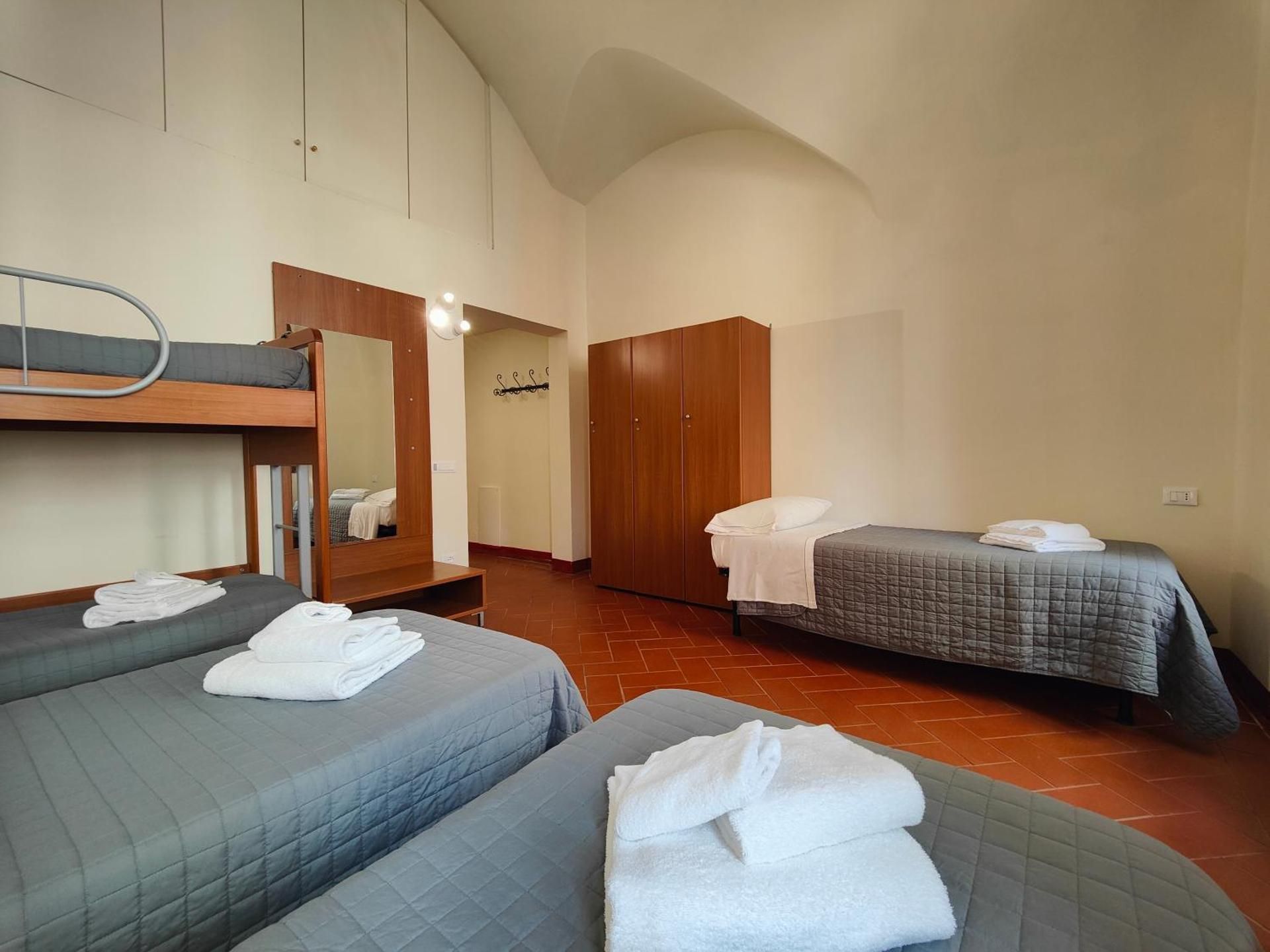 Basic Quintuple Room