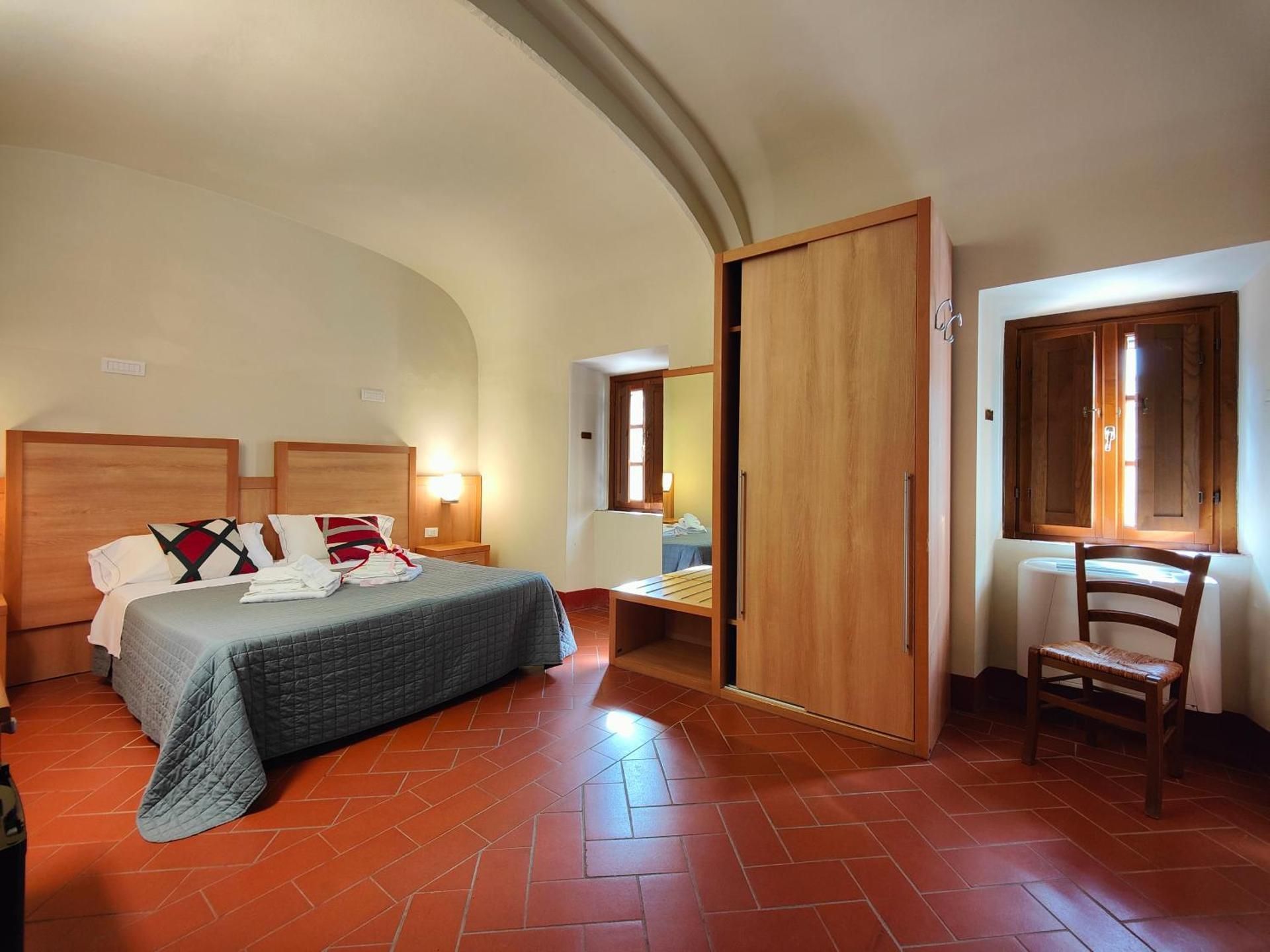 Chiostro Delle Monache Hostel Volterra Superior Quadruple Room 2