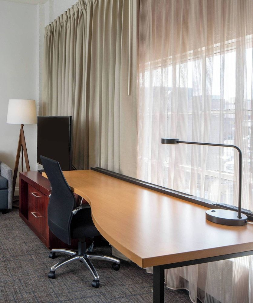 Sonesta ES Suites New Orleans Convention Center Suite, 1 Queen Bed with Sofa bed, Accessible (Mobility Roll in Shower One Bedroom) 6