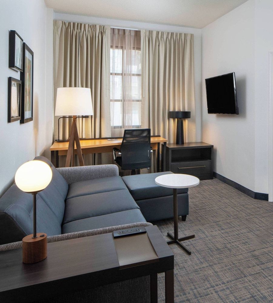 Sonesta ES Suites New Orleans Convention Center Suite, 1 Queen Bed with Sofa bed, Accessible (Mobility Roll in Shower One Bedroom) 5