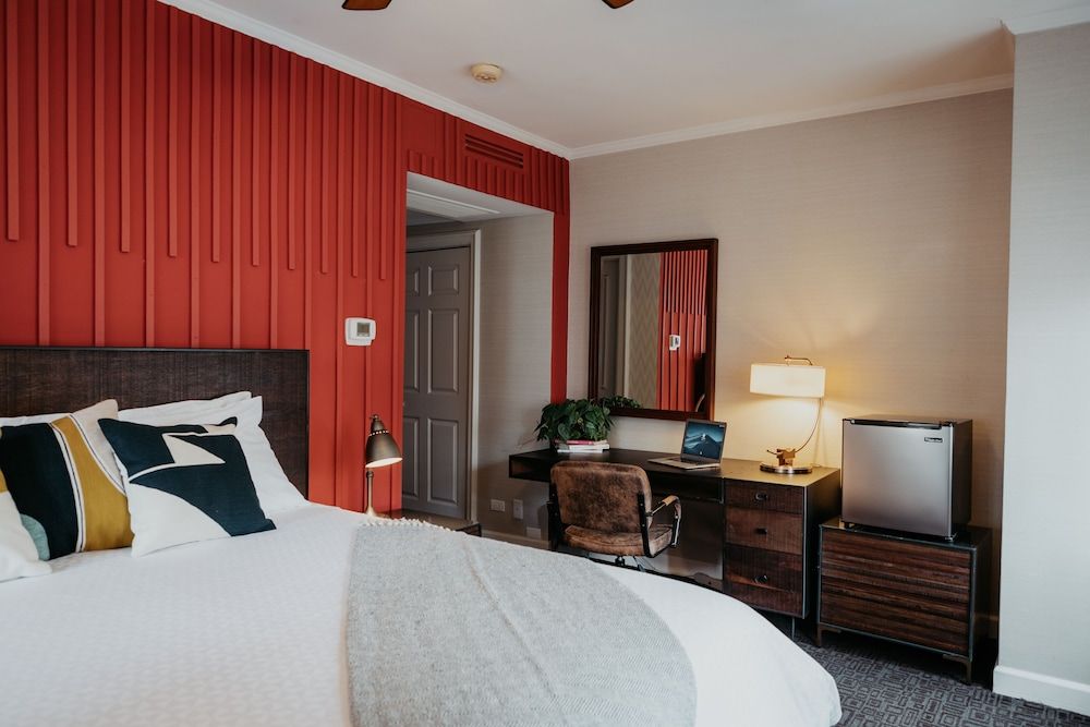 undefined Selina Chicago 3