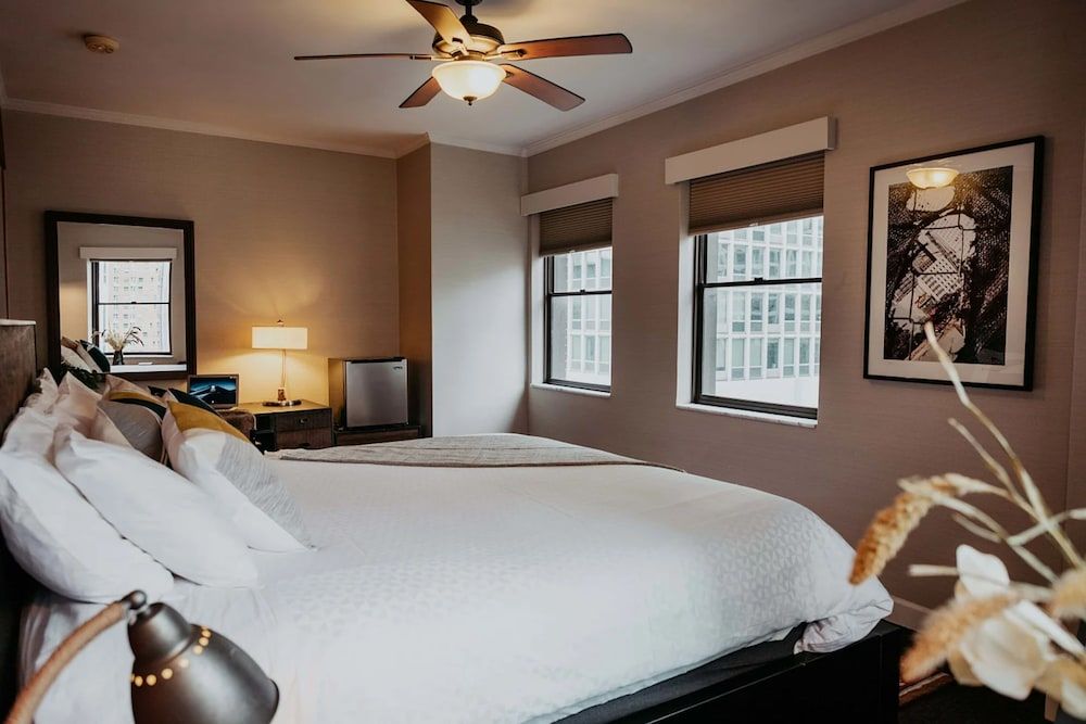 undefined Selina Chicago 5