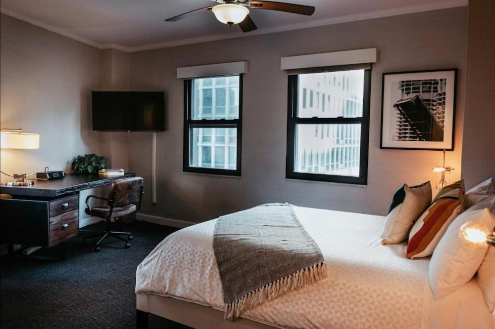 undefined Selina Chicago 10