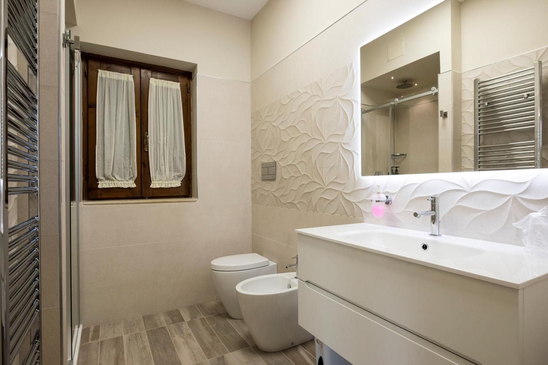 Queen Suite with Spa Bath