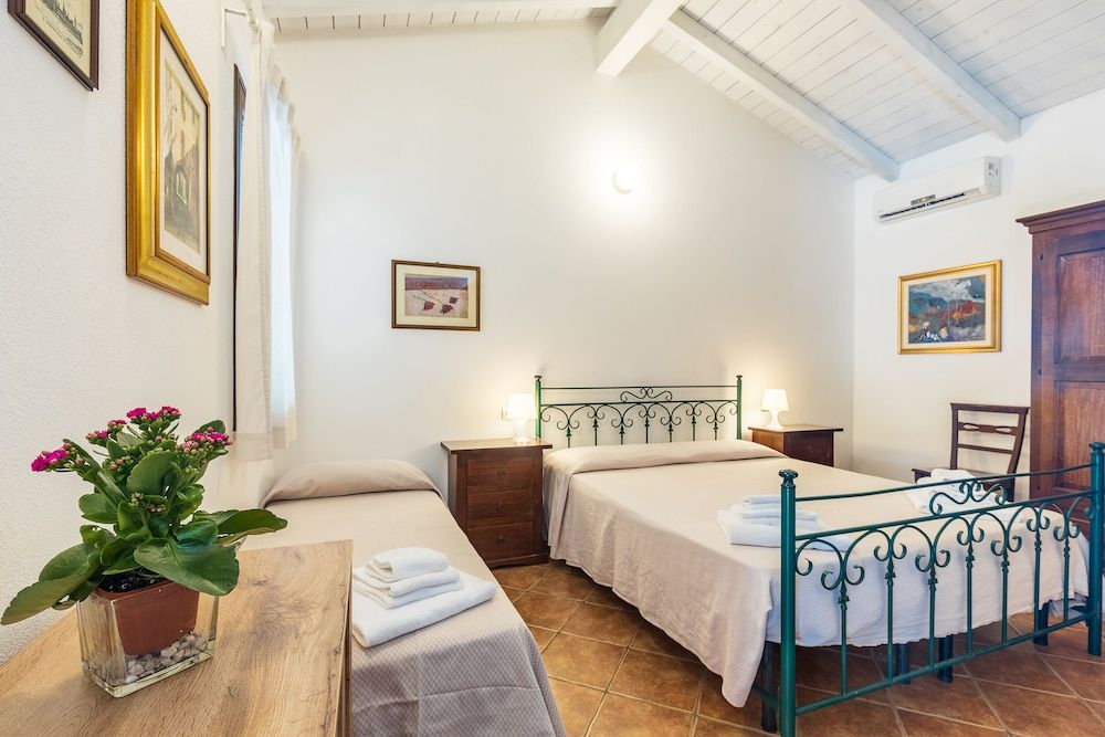 Studio, Accessible, Kitchenette