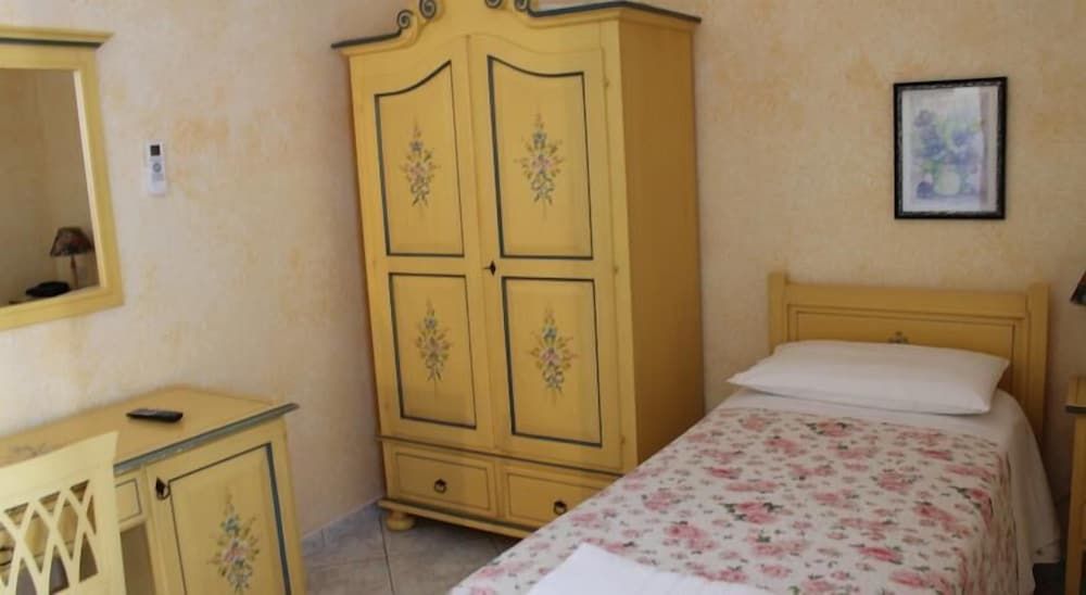 Hotel La Villa Single Room 4