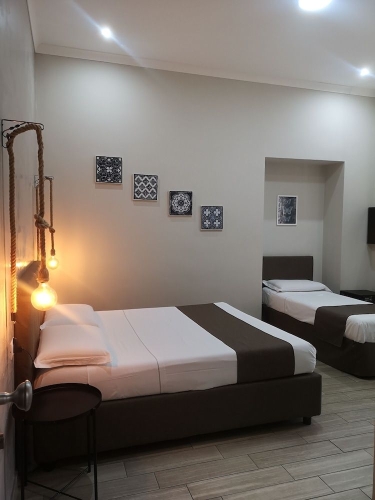 Napoli City Rooms Standard Triple Room 3