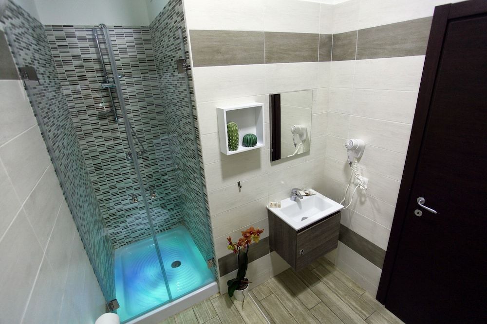 Napoli City Rooms Standard Triple Room 8