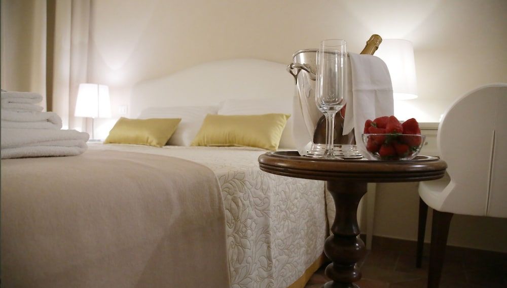 Hotel Renaissance Standard Double or Twin Room 2