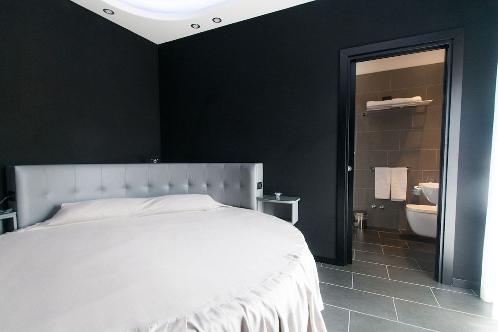 undefined Fly Boutique Hotel 2