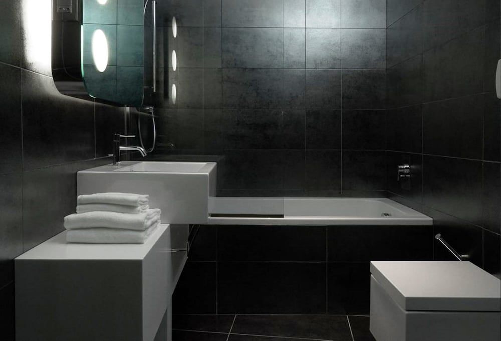 Deep Soaking Bathtub