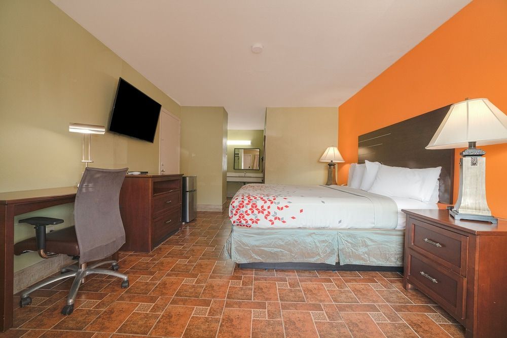 Aransas Bay Inn & Suites Corpus Christi by OYO Room, 1 King Bed 4