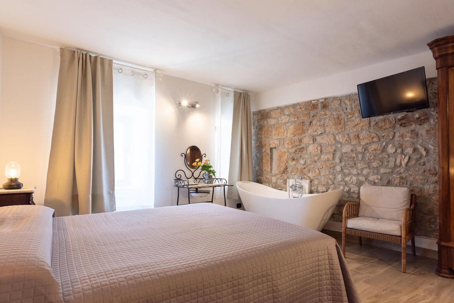 Deluxe Double Room with Bath