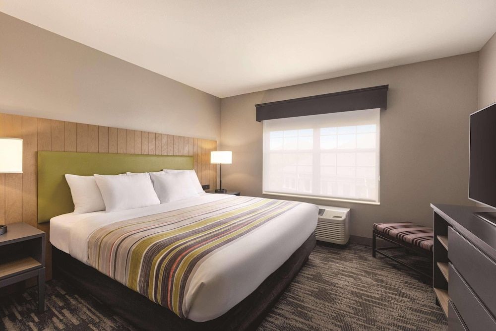Studio, 1 King Bed, Non Smoking (Suite)