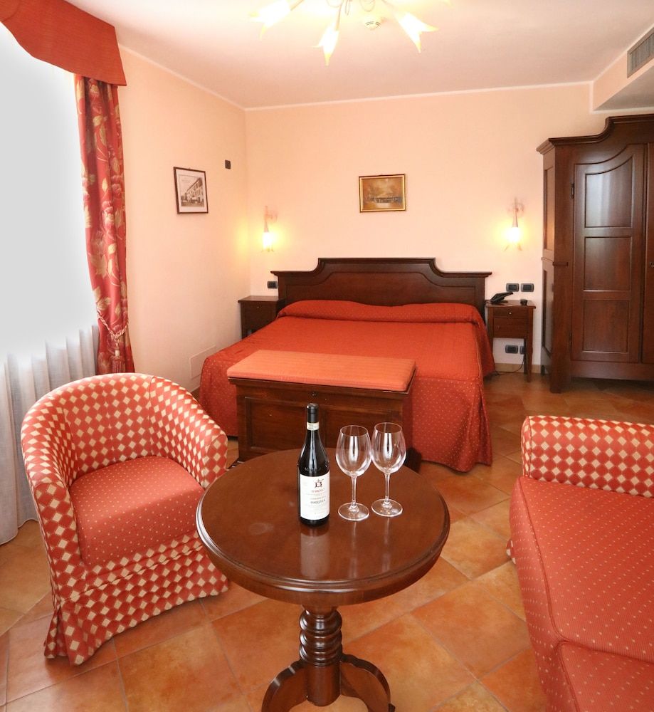Hotel Barolo Double Room 4