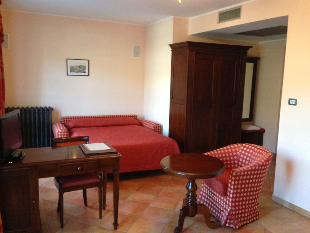 Hotel Barolo Family Room 4