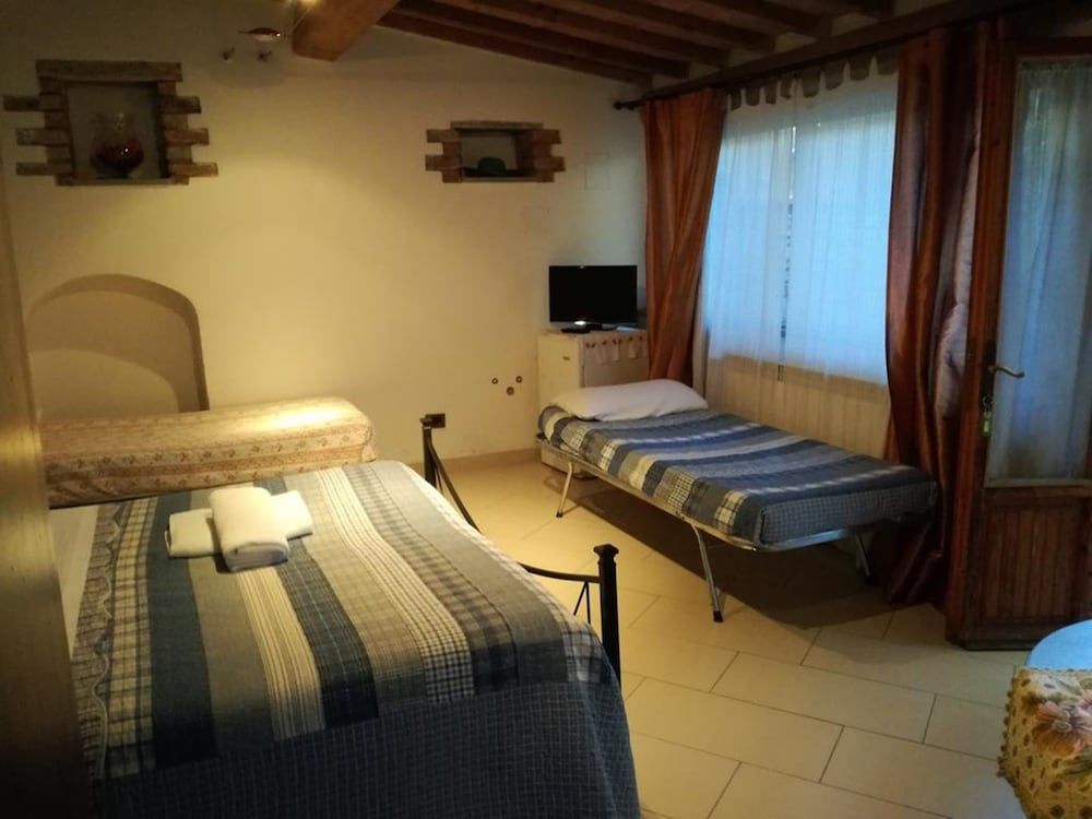 Casa Corsi Comfort Quadruple Room, 1 Bedroom, Private Bathroom, Garden View 4