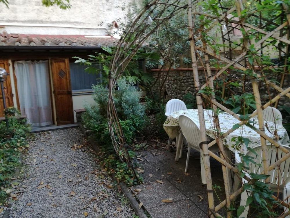 Casa Corsi Comfort Quadruple Room, 1 Bedroom, Private Bathroom, Garden View 5