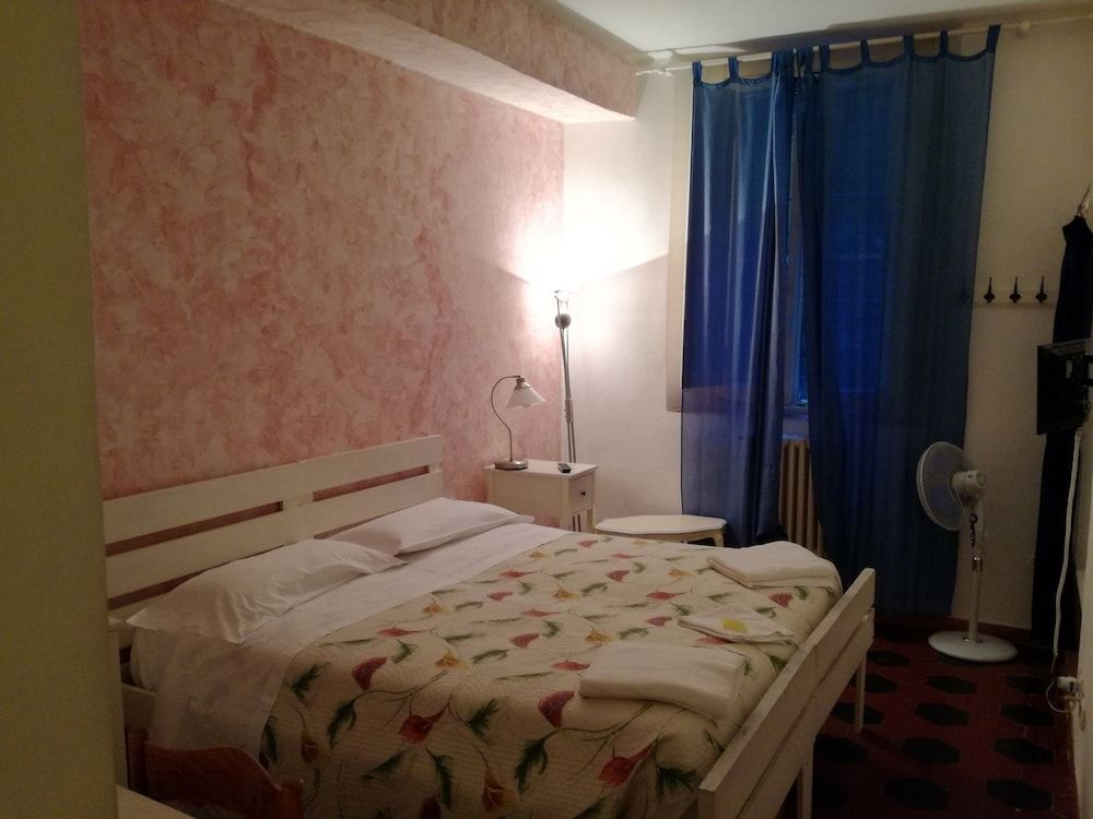 Casa Corsi Double Room, Shared Bathroom 3