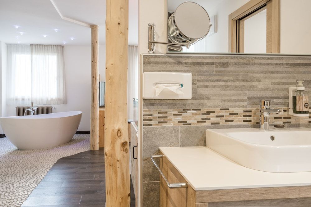 Astoria Deluxe Double Room, Sauna, Mountain View 3