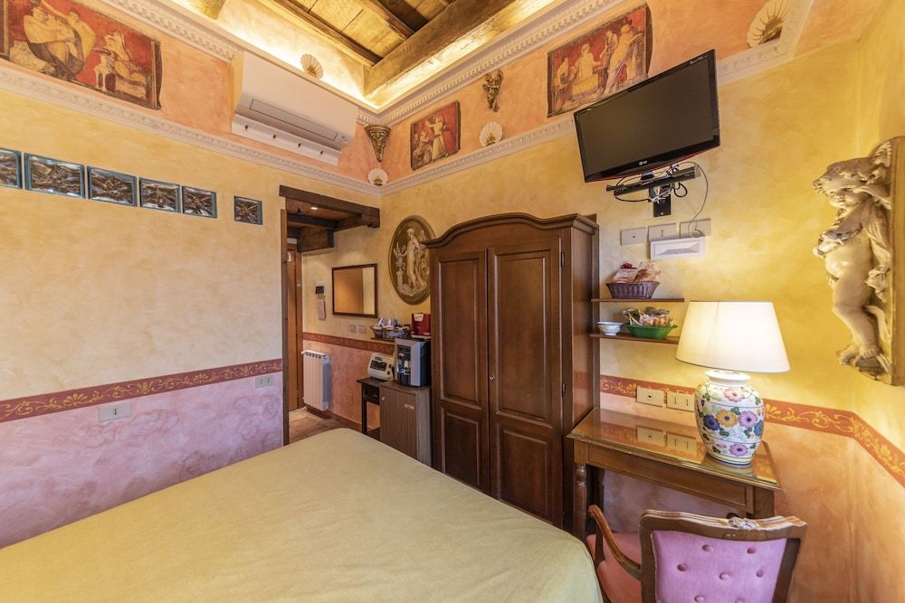 Hotel Barrett Standard Twin Room 3