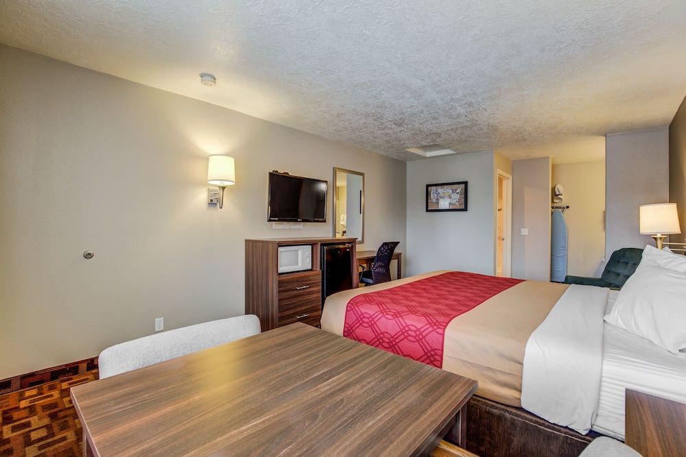 Senior Room, 1 Queen Bed, Accessible, Non Smoking