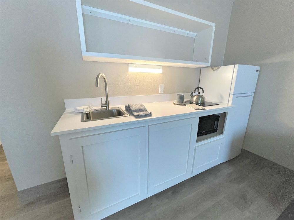 FairBridge Extended Stay – a Kitchenette Hotel Standard Room, 2 Queen Beds, Non Smoking, Kitchenette 10