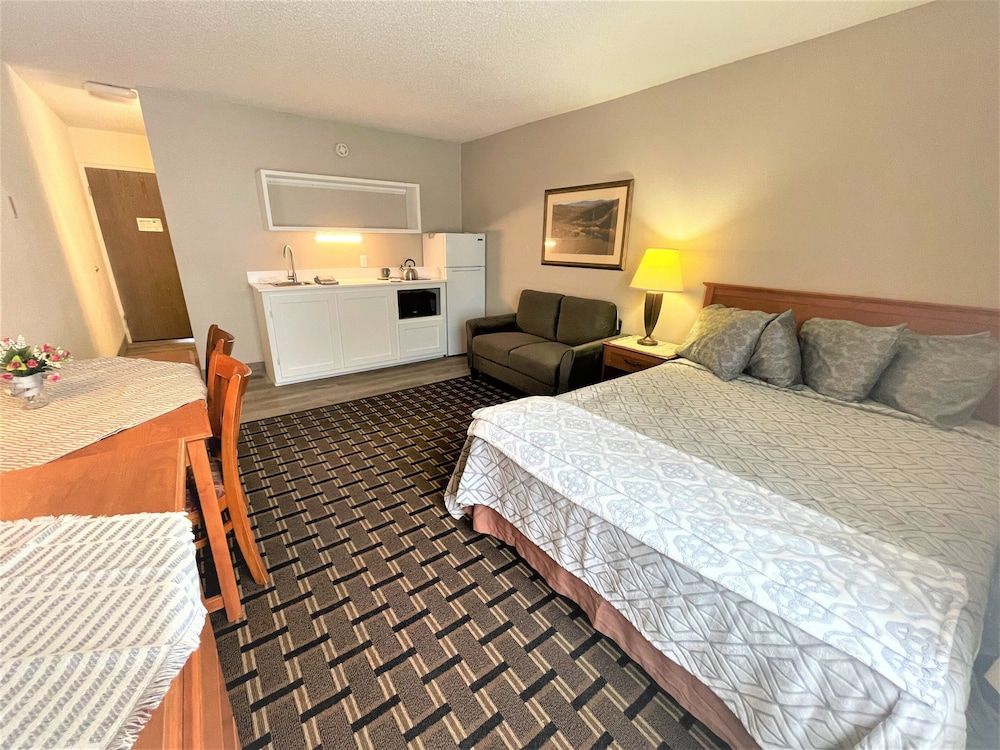 FairBridge Extended Stay – a Kitchenette Hotel Standard Studio Suite, 1 Queen Bed, Non Smoking, Kitchenette 7