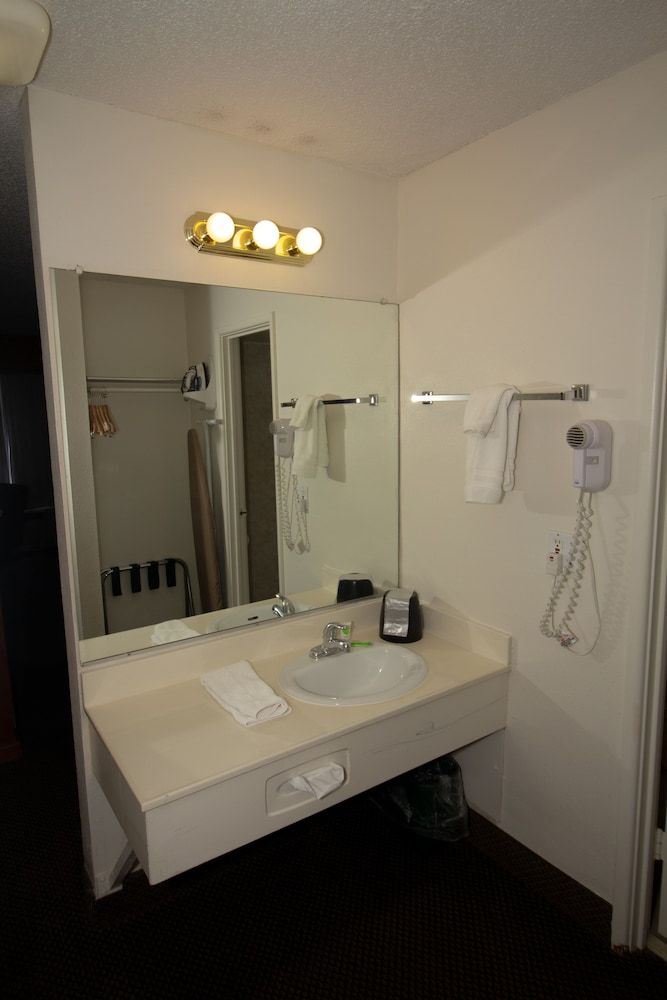 FairBridge Extended Stay – a Kitchenette Hotel Standard Room, 2 Queen Beds, Non Smoking, Kitchenette 5