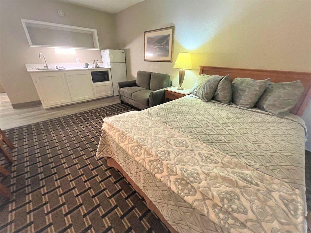 FairBridge Extended Stay – a Kitchenette Hotel Standard Room, 2 Queen Beds, Non Smoking, Kitchenette 3