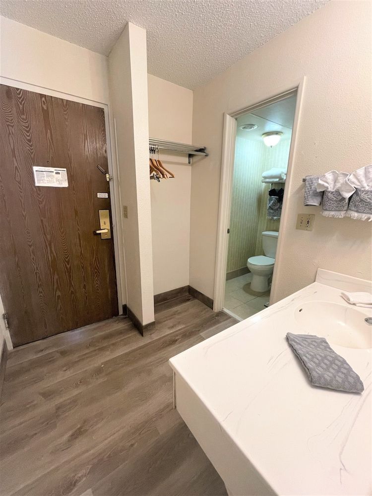 FairBridge Extended Stay – a Kitchenette Hotel Standard Room, 2 Queen Beds, Non Smoking, Kitchenette 6