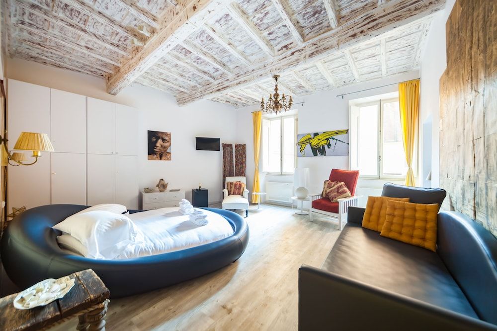 Babuccio Art Inn Triple Room 4