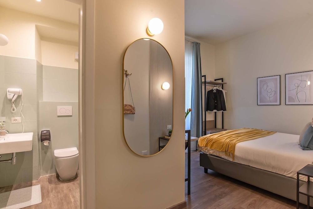 B&B 94 Rooms Vatican Scipioni Double or Twin Room 11