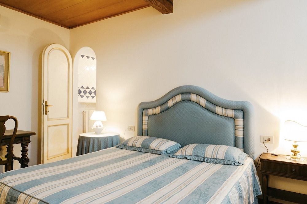 Panella's Residence Deluxe Double or Twin Room 3