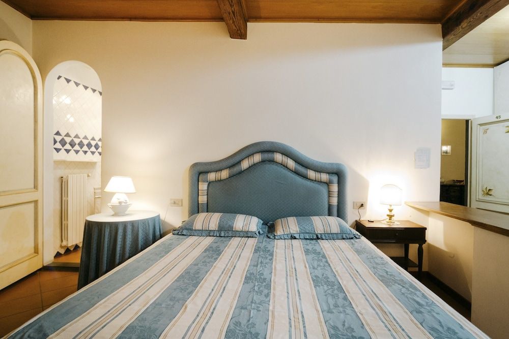 Panella's Residence Deluxe Double or Twin Room 7