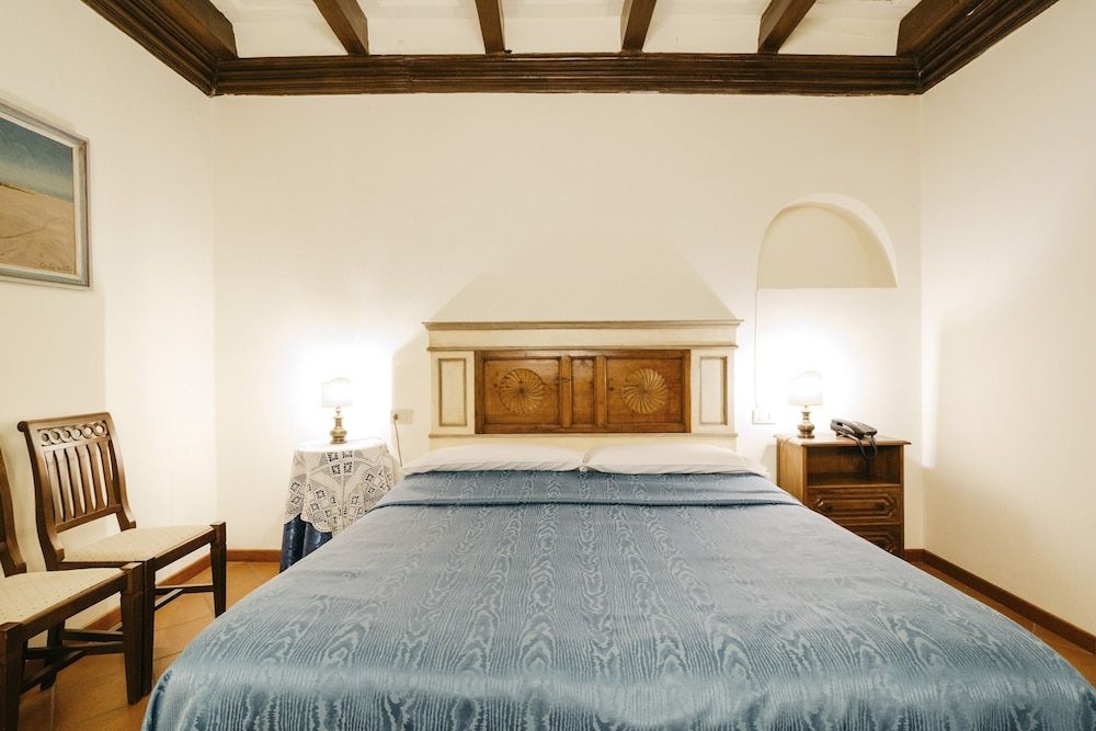 Panella's Residence Deluxe Double or Twin Room 4