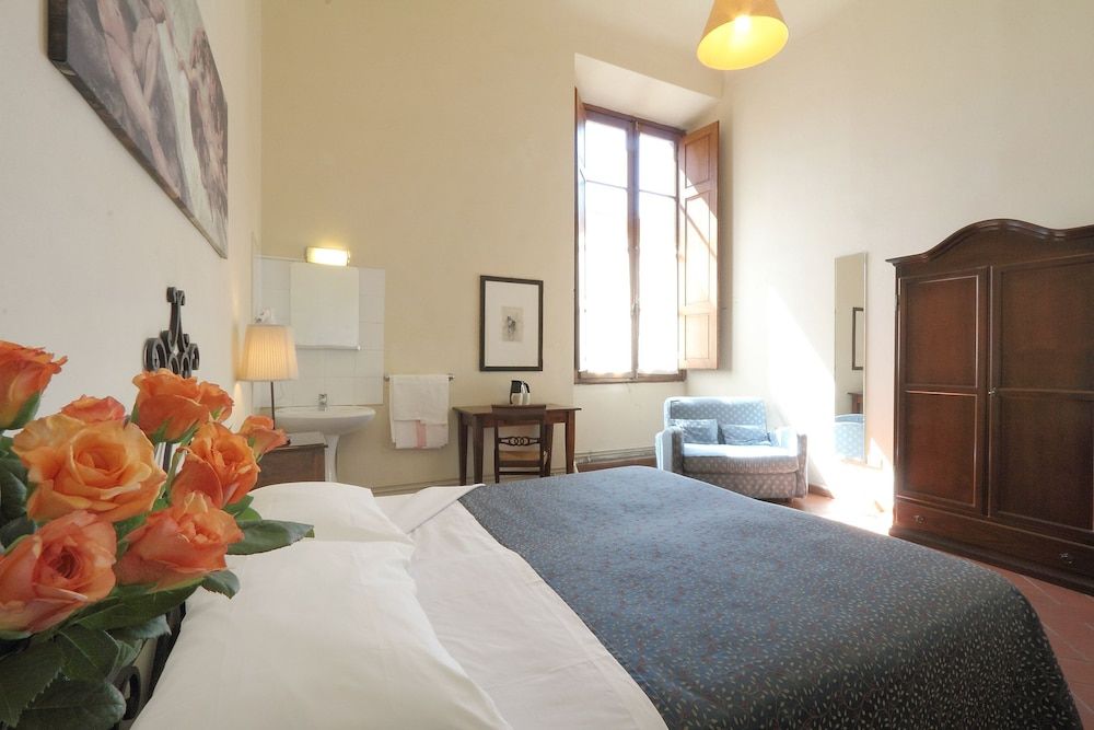 Hotel Bavaria Double Room, Shared Bathroom 3